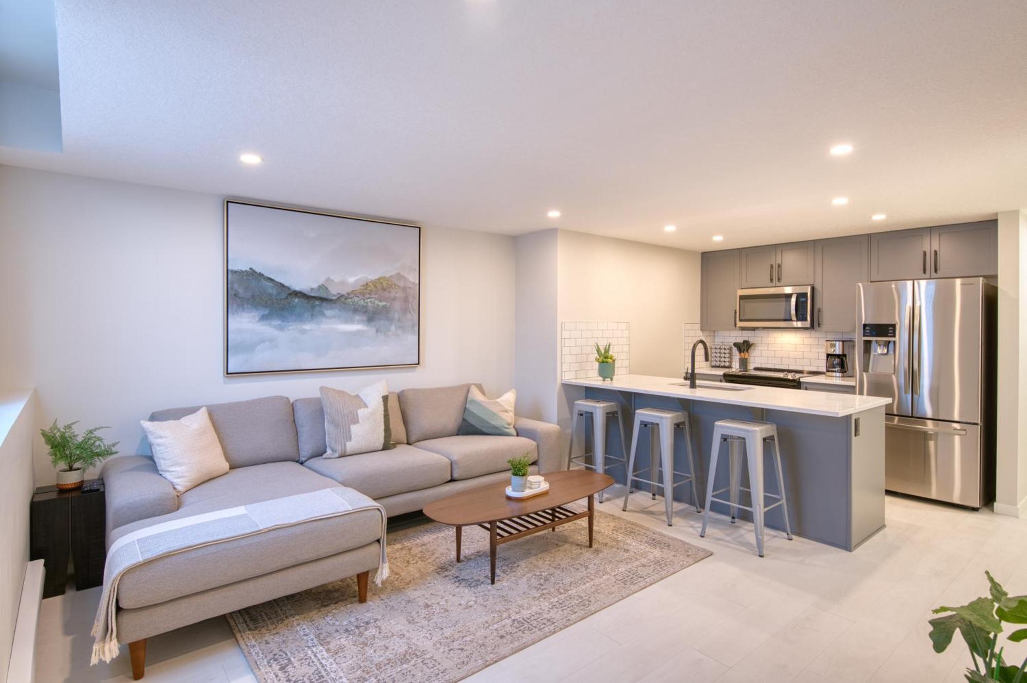 Stylish & Comfy Mountain Escape King Bed Ps5! Apartment *